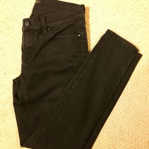 Ann Taylor Skinny Modern Fit Black Jean, Size 6